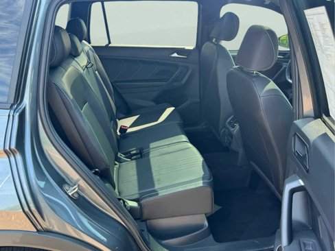 Certified 2022 Volkswagen Tiguan SE R-Line image 40