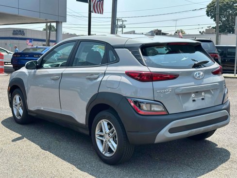 Used 2022 Hyundai Kona SE w/ Cargo Package image 2