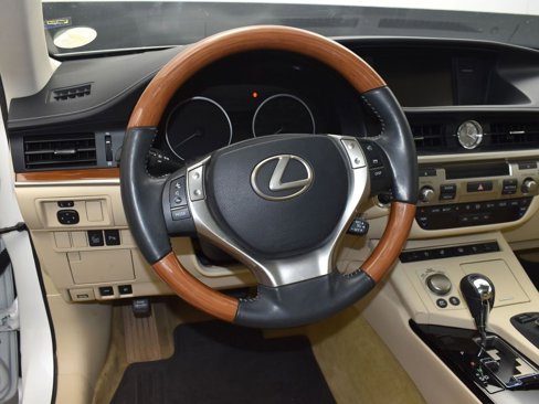 Used 2015 Lexus ES 300h image 13