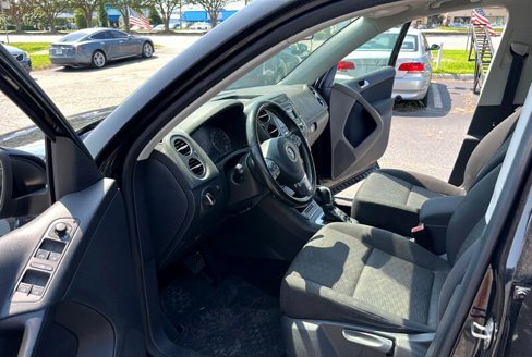 Used 2013 Volkswagen Tiguan S image 10