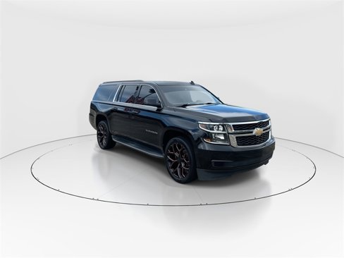 Used 2015 Chevrolet Suburban LT image 2