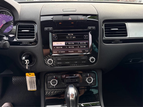 Used 2014 Volkswagen Touareg VR6 image 14