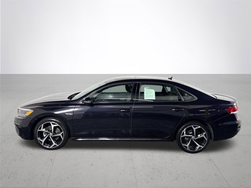 Certified 2021 Volkswagen Passat 2.0T R-Line image 10