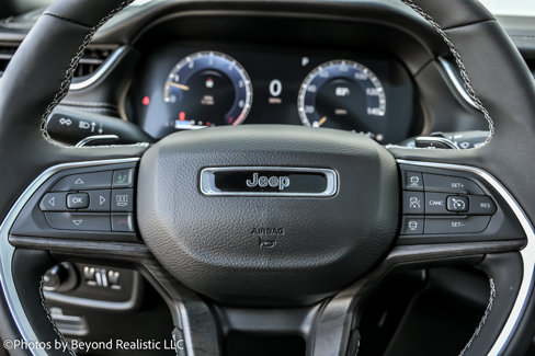 Used 2024 Jeep Grand Cherokee Limited w/ Luxury Tech Group II image 35