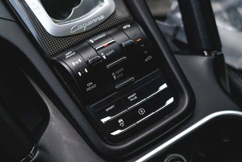 Used 2016 Porsche Cayenne Turbo image 35