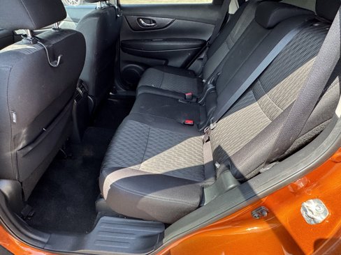 Used 2019 Nissan Rogue SV image 6