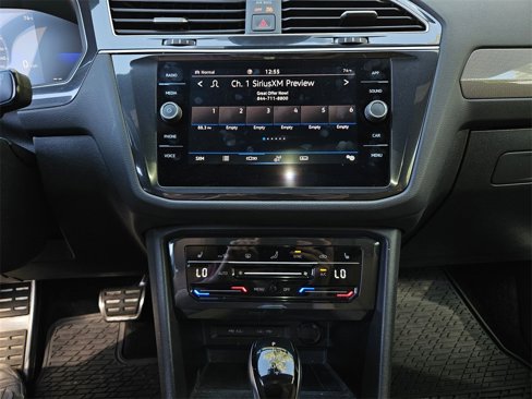Used 2024 Volkswagen Tiguan SE R-Line image 15