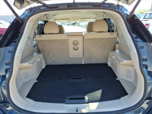 Used 2016 Nissan Rogue SV w/ SV Premium Package image 12