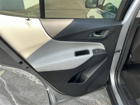 Used 2023 Chevrolet Equinox LT image 19