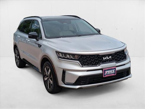 Used 2022 Kia Sorento S w/ Panoramic Sunroof Package image 3