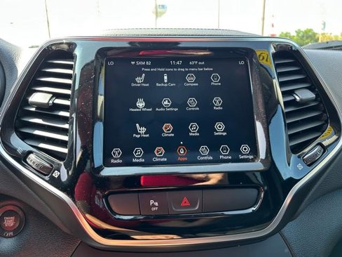 Used 2019 Jeep Cherokee Limited image 14