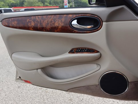 Used 1998 Jaguar XJ8 image 15