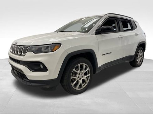 Used 2022 Jeep Compass Latitude image 2