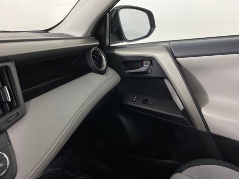 Used 2018 Toyota RAV4 XLE image 20