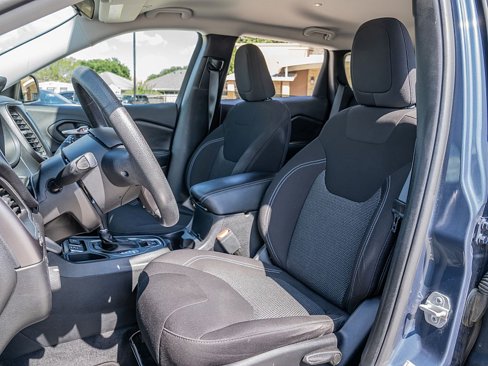 Used 2019 Jeep Cherokee Latitude w/ Popular Appearance Group image 16