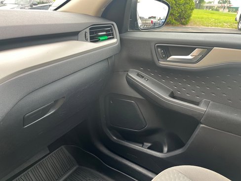 Used 2020 Ford Escape SE image 22