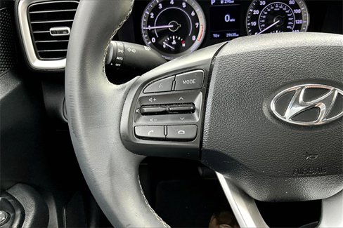 Used 2022 Hyundai Venue SEL image 18