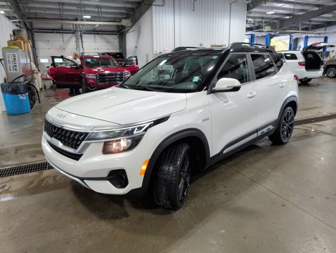 Used 2022 Kia Seltos Nightfall Edition image 6