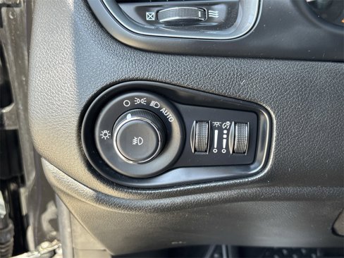 Used 2022 Jeep Renegade Limited image 21