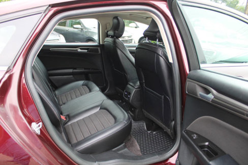 Used 2017 Ford Fusion SE w/ Equipment Group 201A image 28