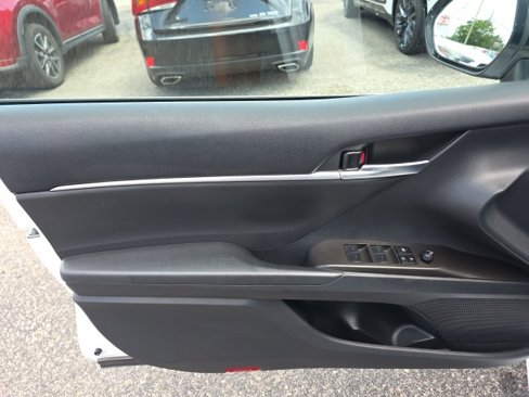 Used 2022 Toyota Camry SE image 36