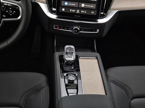 New 2025 Volvo XC90 B6 Core w/ Protection Package image 32