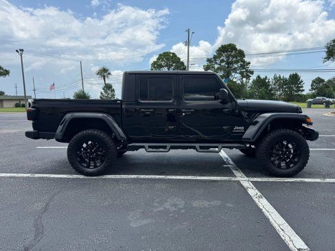 Used 2020 Jeep Gladiator Overland image 5