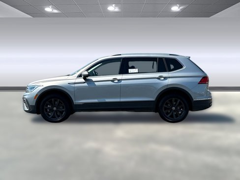 Used 2024 Volkswagen Tiguan SE image 2