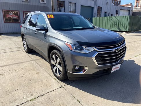 Used 2018 Chevrolet Traverse LT image 1