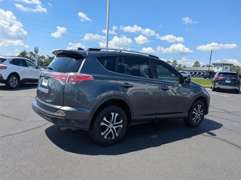 Used 2017 Toyota RAV4 LE image 5