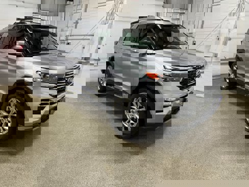 Certified 2020 Ford Explorer XLT w/ Equipment Group 202A image 3