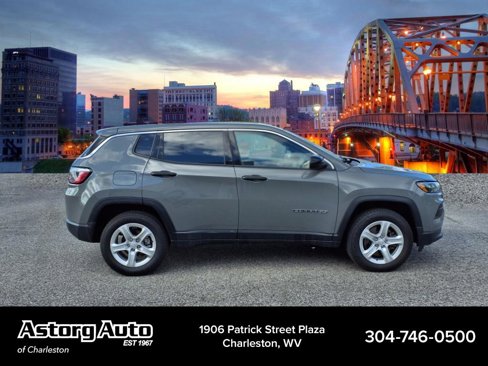 Used 2023 Jeep Compass Sport image 2