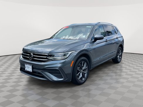 Used 2022 Volkswagen Tiguan SE image 3