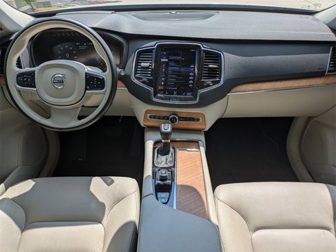 Certified 2022 Volvo XC90 T6 Momentum w/ Advanced Package image 14
