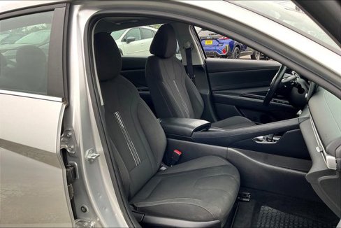 Used 2021 Hyundai Elantra SEL w/ Convenience + Premium Package image 7
