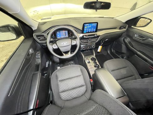 Used 2025 Ford Escape Active w/ Cold Weather Package image 9