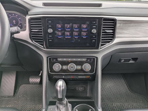 Used 2022 Volkswagen Atlas Cross Sport SE image 31