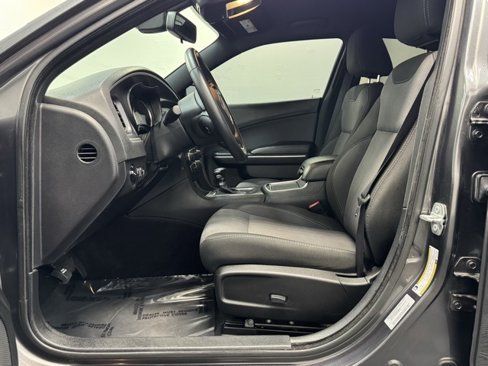 Used 2016 Dodge Charger SE image 12