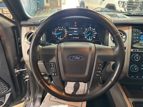 Used 2016 Ford Expedition XLT image 17