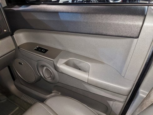 Used 2007 Jeep Commander Sport image 37