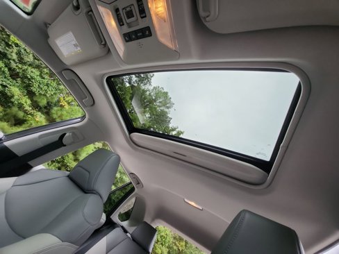 Used 2021 Toyota RAV4 XLE Premium image 23