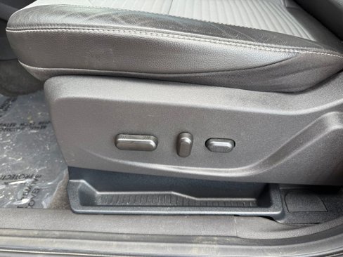 Used 2017 Ford Escape Titanium image 8