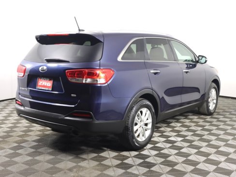 Used 2017 Kia Sorento LX image 5