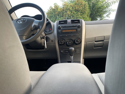 Used 2010 Toyota Corolla LE image 36