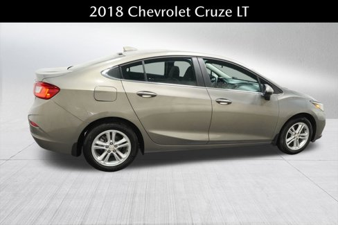 Used 2018 Chevrolet Cruze LT w/ Convenience Package image 4