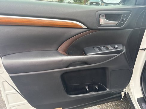 Used 2018 Toyota Highlander Limited Platinum image 9