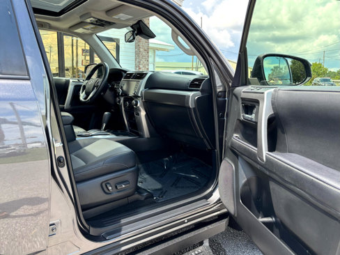 Used 2022 Toyota 4Runner SR5 Premium image 30