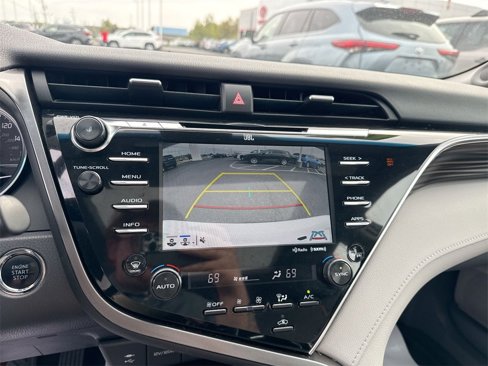 Used 2018 Toyota Camry XLE image 24