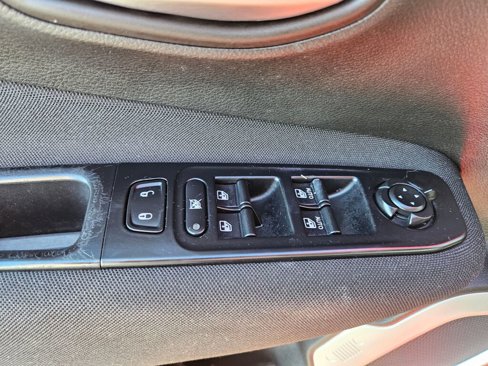 Used 2019 Jeep Renegade Sport image 23