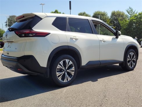 Used 2023 Nissan Rogue SV image 3